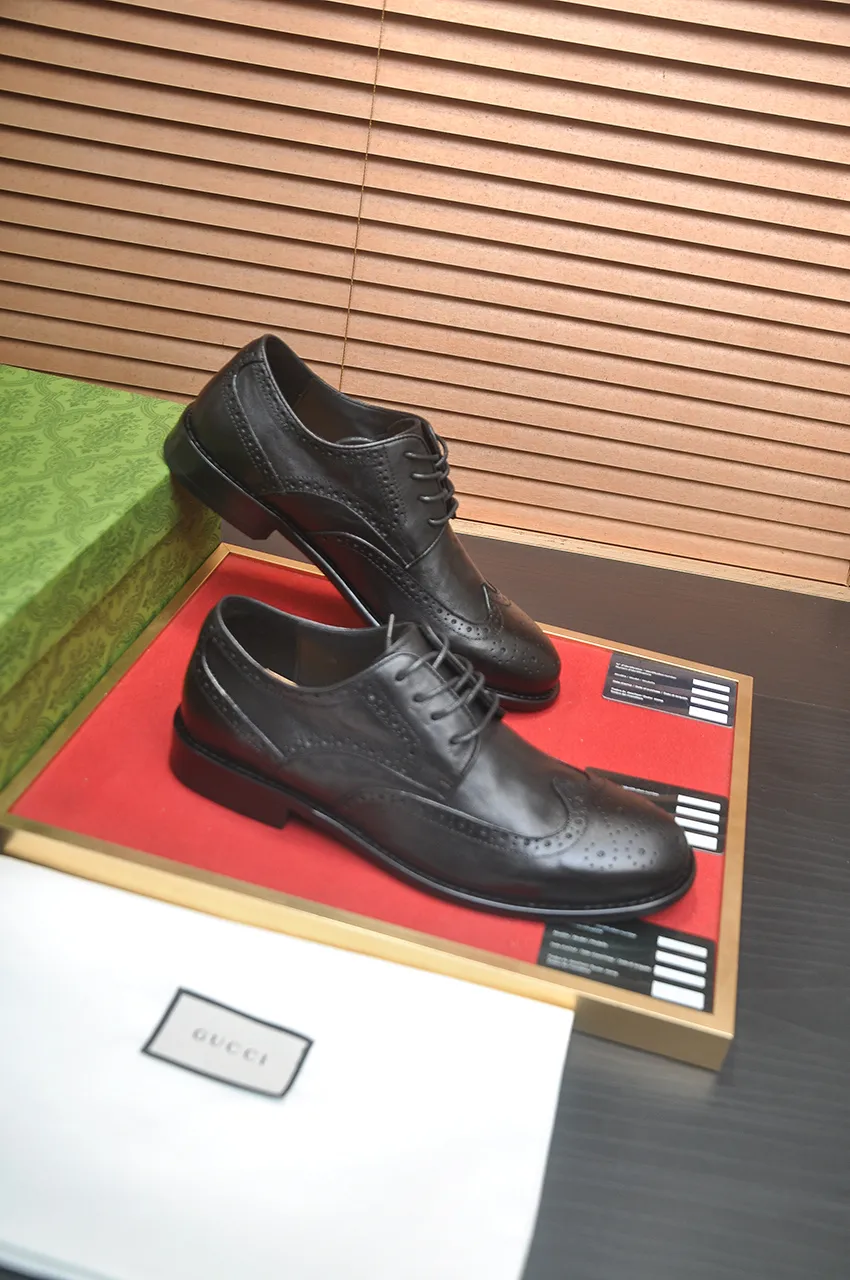 Men's shoes 💰580💶 Brand: GUCCI (Gucci) Standard code: Men's code 38/44 (45 can be customized) Grade: Same as the official website Original quality Material: Original cowhide Water-dyed cowhide lining Original rubber outsole Style category: Men's fashionable casual leather shoes Distinguished big-name luxury elements Top luxury Color: Actual picture